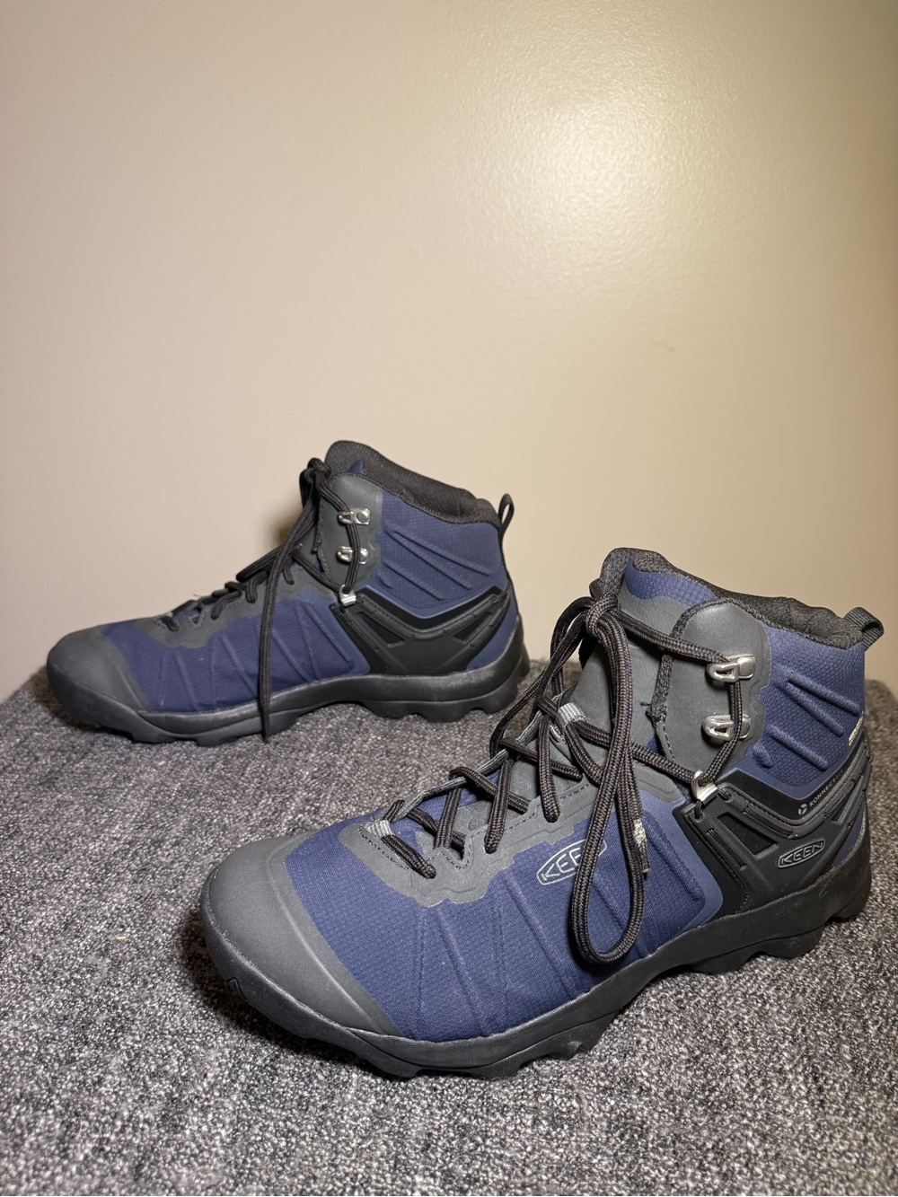 Keen Navy and Black Men's Trail Sneakers - Picture 4 of 7